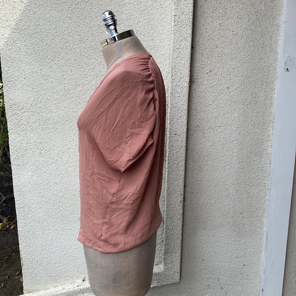 Vince 100% silk thin stunning blouse from Neiman’s Gorgeous! - Picture 5 of 8